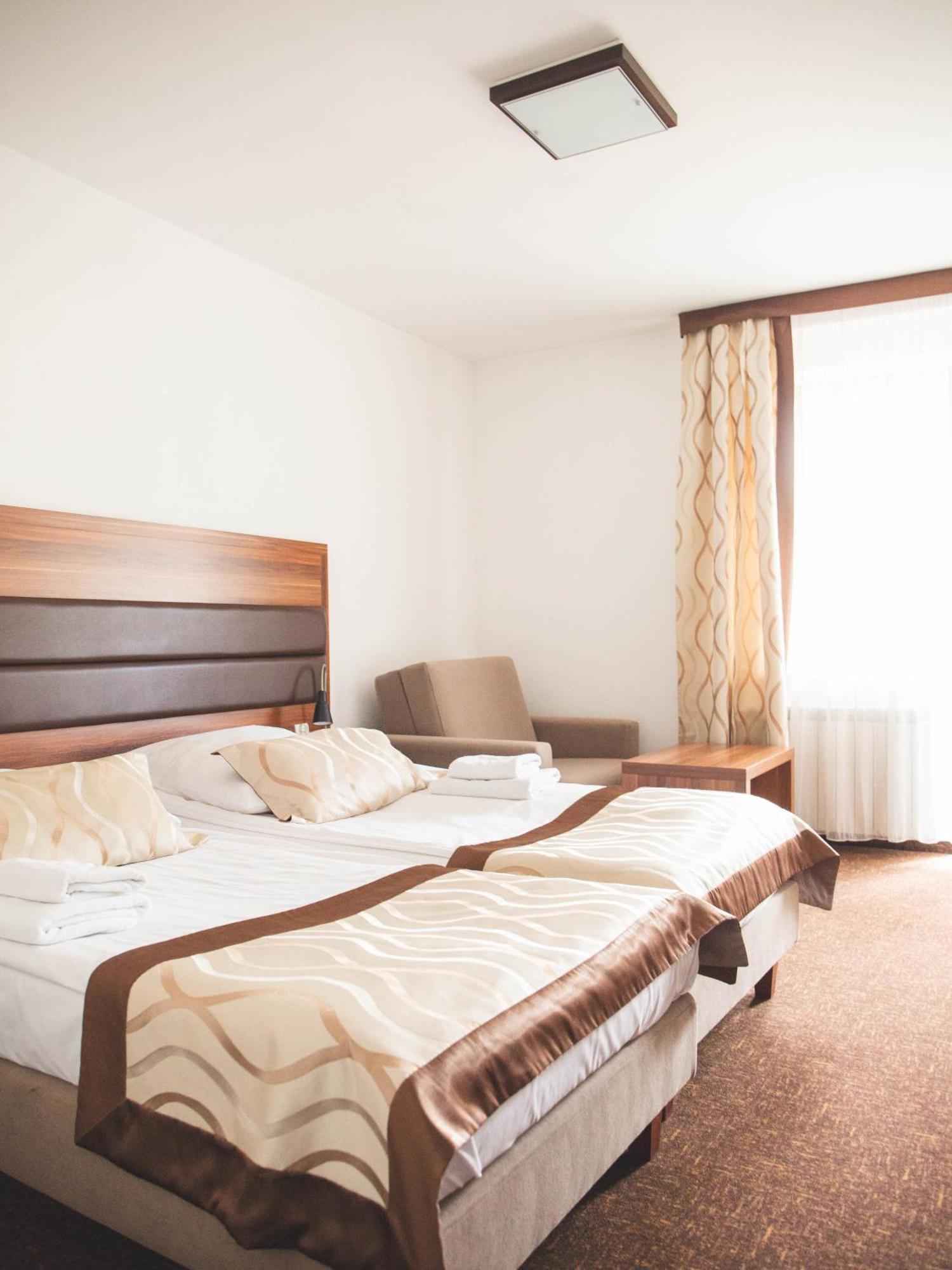 Hotel Beskidian แวงก์เยียร์สกา กูร์กา ภายนอก รูปภาพ