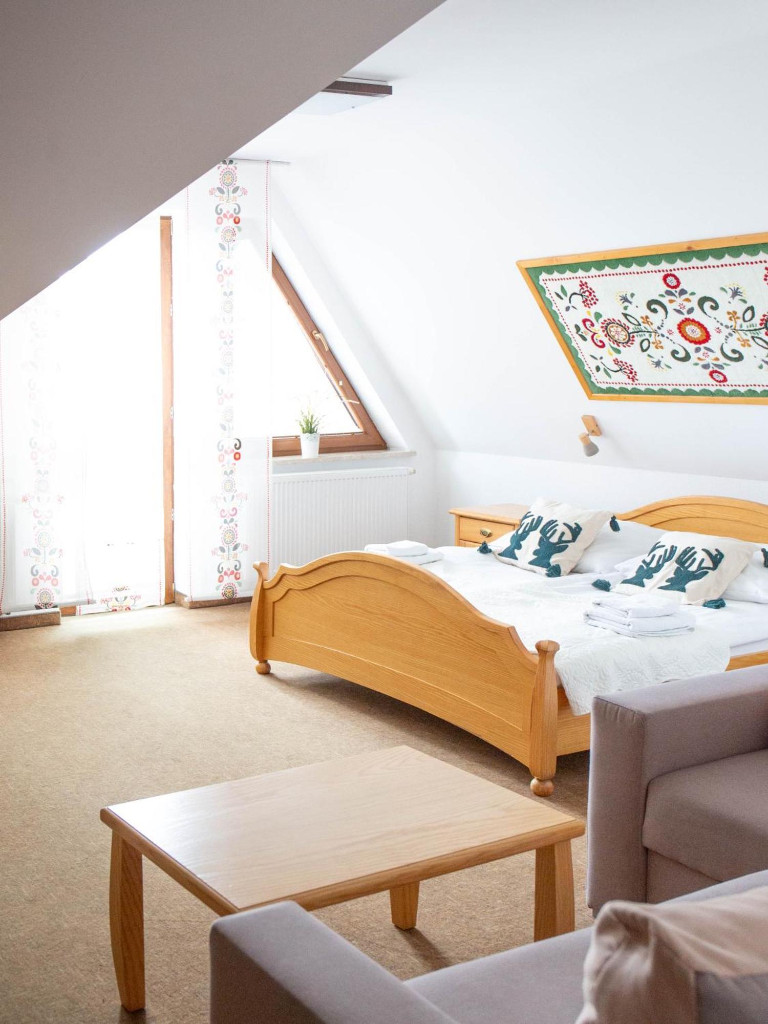 Hotel Beskidian แวงก์เยียร์สกา กูร์กา ภายนอก รูปภาพ